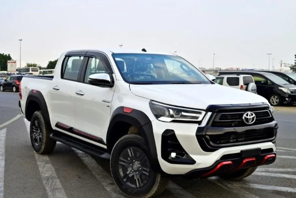 تويوتا دبل كابينة دفع رباعي 2025