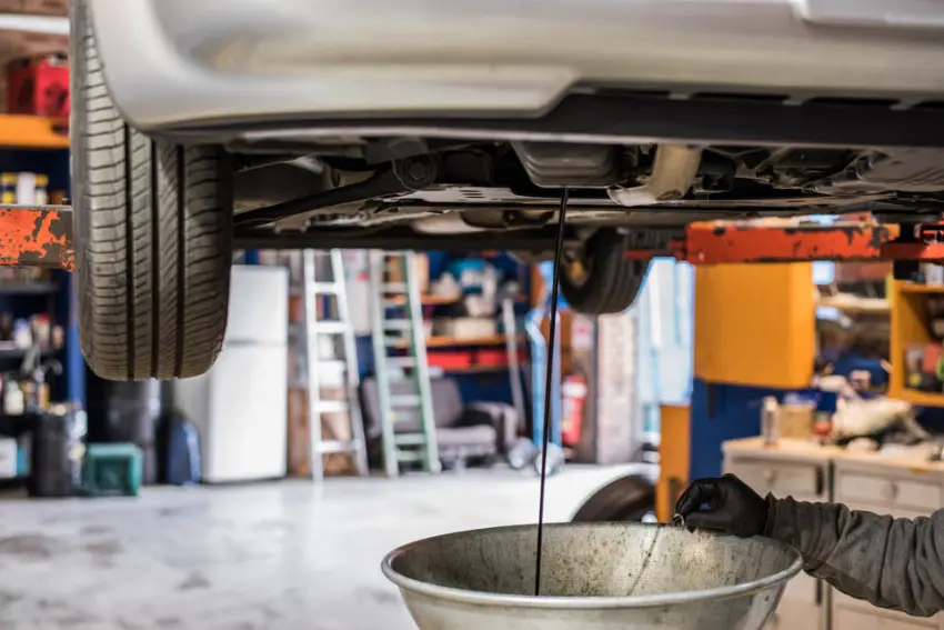 مدى تأثير عدم تغيير زيت المحرك على إحساسك بأن السيارة مخنوقة في السحب